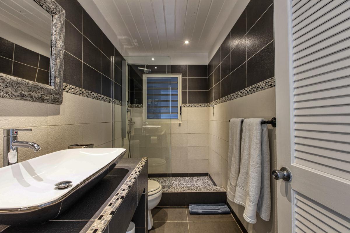 42_Location villa 4 chambres Beacon Hill Saint Martin - salle de douche
